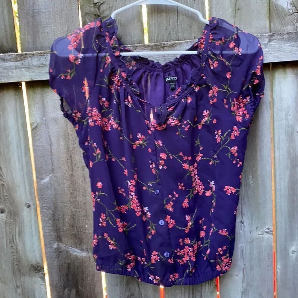 Apt.9 sheer floral top sz. XS petite